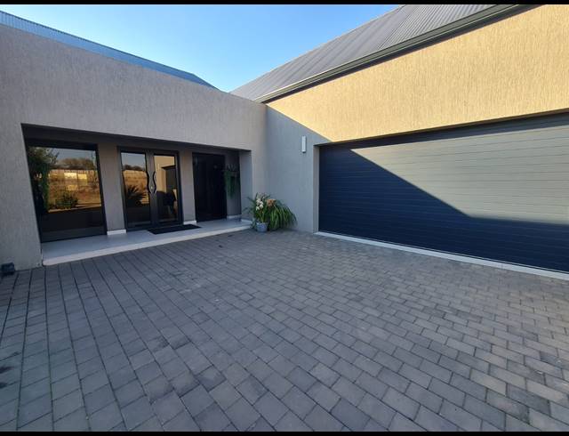 4 BEDROOM HOUSE FOR SALE IN HERON BANKS GOLF ESTATE